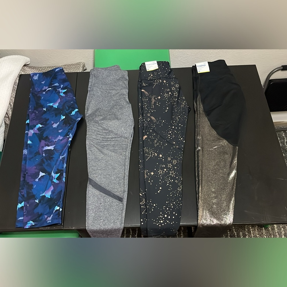 4 NEW Medium Old Navy yoga pants